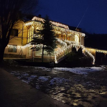 Bed and Breakfast Panzio Anett Pietroasa  Exterior foto