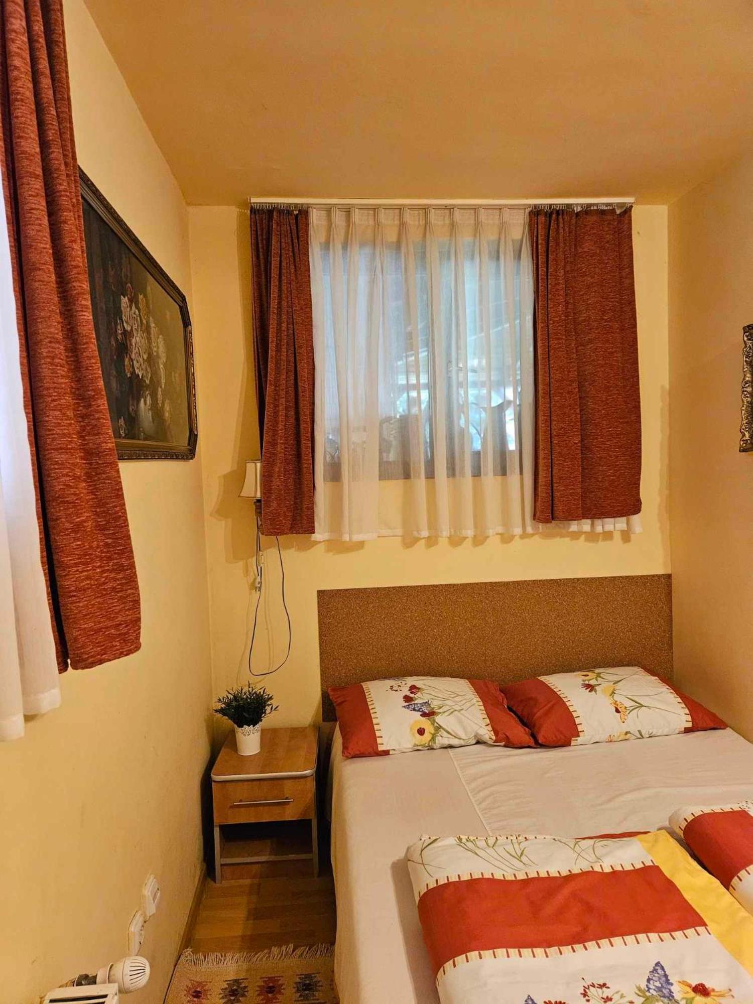 Bed and Breakfast Panzio Anett Pietroasa  Exterior foto