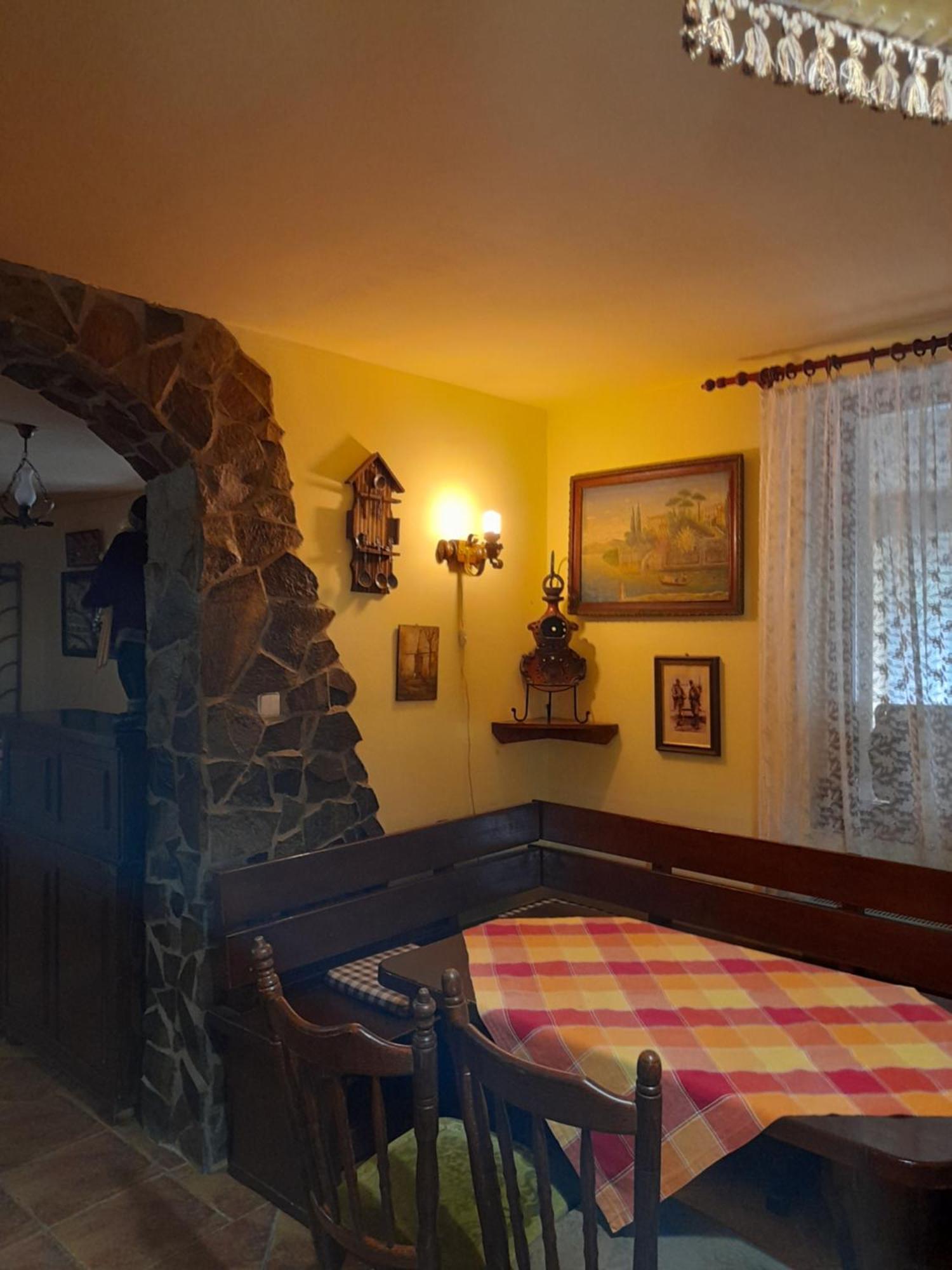 Bed and Breakfast Panzio Anett Pietroasa  Exterior foto